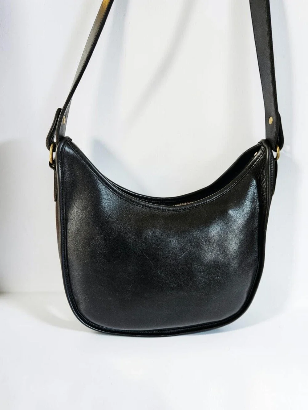 COACH Vintage Large Becket Zip Black Leather Crescent Shoulder Bag Purse 9920